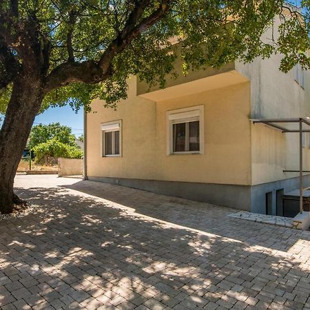 Nice Apartment In Malinska Dubasnica With Kitchen エクステリア 写真