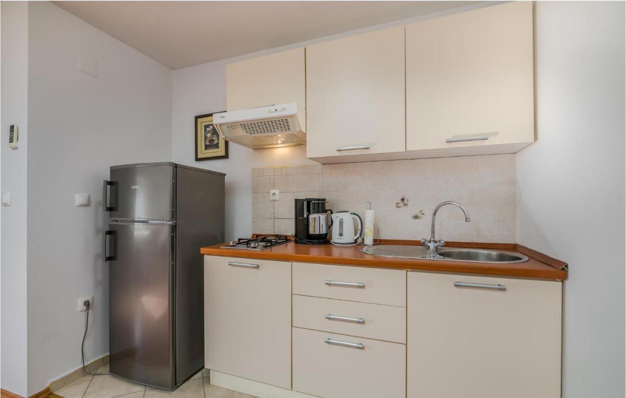 Nice Apartment In Malinska Dubasnica With Kitchen エクステリア 写真