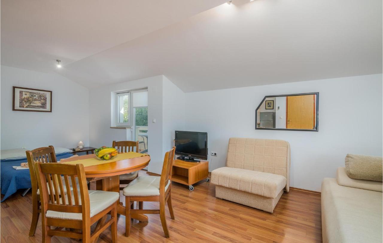 Nice Apartment In Malinska Dubasnica With Kitchen エクステリア 写真