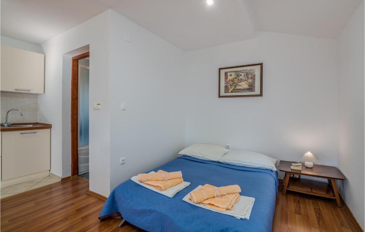 Nice Apartment In Malinska Dubasnica With Kitchen エクステリア 写真