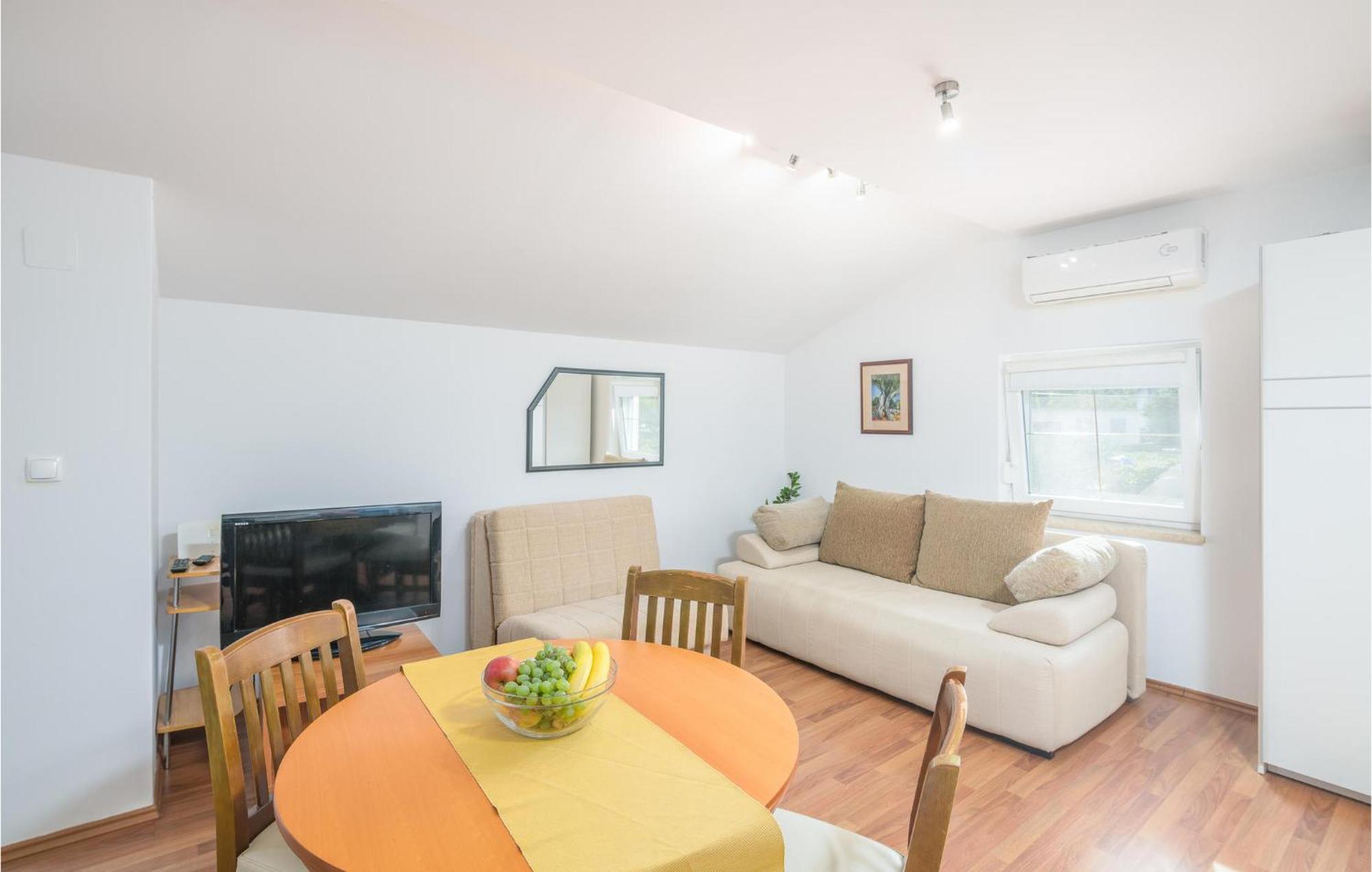 Nice Apartment In Malinska Dubasnica With Kitchen エクステリア 写真